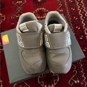 574 NEW-B HOOK & LOOP